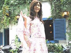 （圖）金勤換上女裝媚態十足