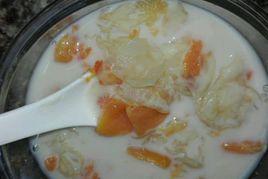 雪耳木瓜燉牛奶 雪耳木瓜燉牛奶