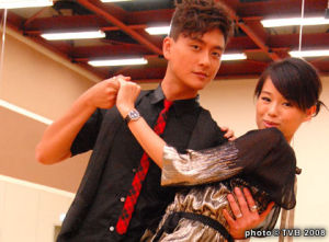 《野蠻師奶大戰戈師奶》