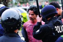 毫不慌亂，鎮定自若