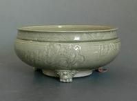 明龍泉窯青釉刻花三獸面足石菖缽 明龍泉窯青釉刻花三獸面足石菖缽