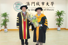 鍾志平獲頒澳門城市大學博士學位