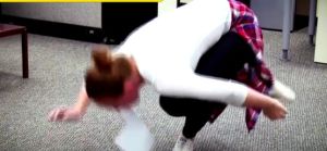 單腿叼紙 單腿叼紙