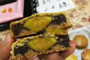 豆沙蛋黃月餅