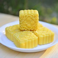 優質綠豆糕表皮呈黃色