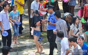 海南嬉水節性騷擾事件 海南嬉水節性騷擾事件