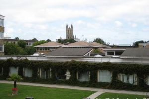 英國坎特伯雷基督教會大學