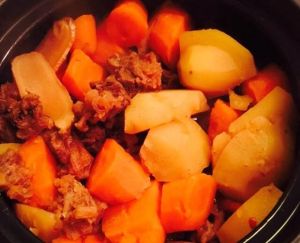 胡蘿蔔土豆牛腩煲 胡蘿蔔土豆牛腩煲