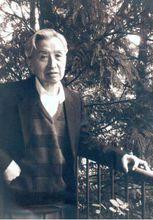 徐開壘 2000年攝於家中陽台