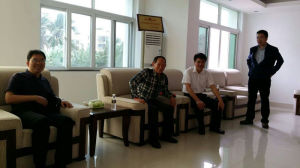 柏連陽、鄒學校（左一）赴三亞基地看望袁隆平院士