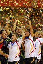 德國隊在2007年女足世界盃上捧杯