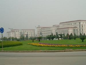 雲南大學滇池學院