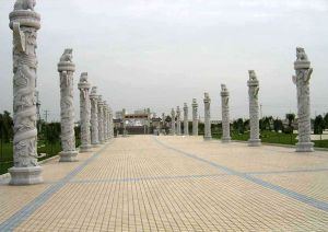 締造雕塑、盤龍柱