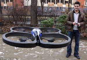 這款無人機被稱為“AR。無人機”，外^QE^1tzWgMMWZcCiXb$g7fZEO$ZkM&(gCzw(bHLRz6@wL+++ wVv!7s形似飛碟