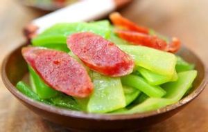 萵筍蘿蔔燴雞肉腸