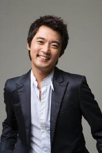 《OH！必勝，奉順英》