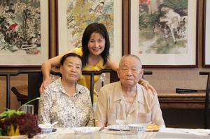 王媛琪與著名開國將軍方震及夫人在一起