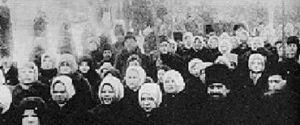 二月革命期間，彼得格勒婦女舉行示威遊行
