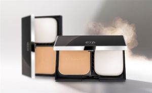 伊芙西晶鑽亮采清透粉餅（兩色可選：自然色、亮膚色）11.5g/盒/258元