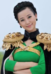 伊斯帝拉女王–飛天（翁虹 飾）