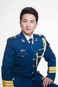 羅漢[空政文工團青年男高音獨唱演員]