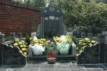 何妨與丈夫陳昌的合葬照片