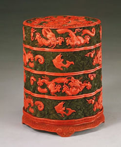 清剔彩魚龍變幻紋葵瓣式三層盒 清剔彩魚龍變幻紋葵瓣式三層盒