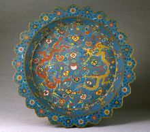 明萬曆掐絲琺瑯雙龍戲珠紋花口盤 明萬曆掐絲琺瑯雙龍戲珠紋花口盤