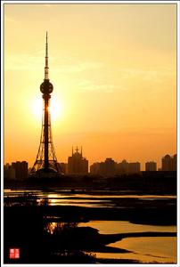 夕陽下的中原明珠