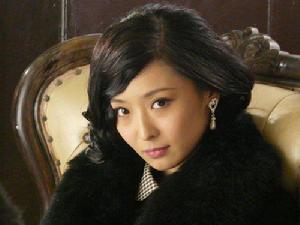 李曼 飾演 俞梅