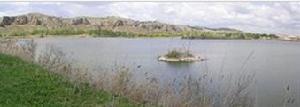 東南地區公園（Parque Regional del Sureste）的丘陵湖泊。自治區東南部的風景。