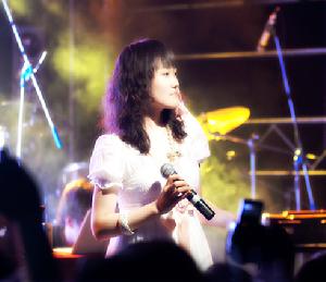 Sanch在Live上演唱