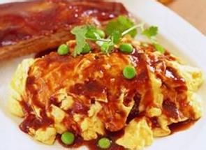 燒烤雞排蛋包飯 燒烤雞排蛋包飯