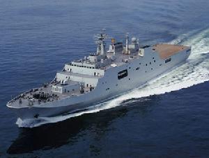 “崑崙山”號兩棲船塢登入艦