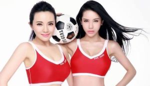 孟茜化身足球寶貝