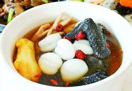 百合海底椰煲雞 百合海底椰煲雞