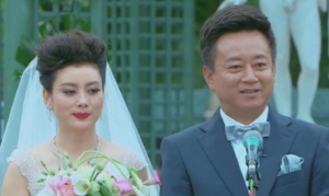 朱軍與妻子譚梅的結婚照