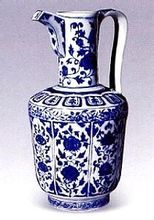 青花開光式折枝花卉紋執壺 青花開光式折枝花卉紋執壺