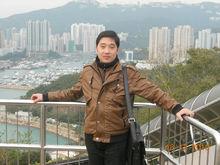 香港舉辦書法作品展留影於維多利亞港