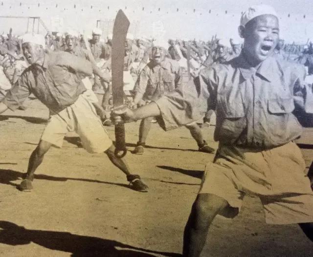 農民被迫自殘市民家破人亡 馬步芳如何靠拉壯丁瘋狂斂財