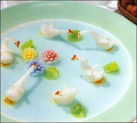 玉鵝戲蓮 玉鵝戲蓮