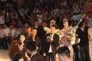 古天樂與消費者現場互動