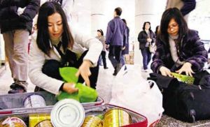 眾多赴港遊客掃貨目標都是奶粉