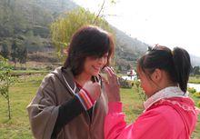 張平宜與學生在一起