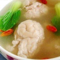 枸杞羊腦燉湯