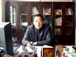 乳山市府前中學校長李培收