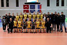 瓦基弗銀行隊賽前合影