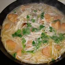 魚湯肉絲燜面 魚湯肉絲燜面