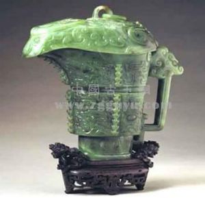 清乾隆碧玉仿古觥 清乾隆碧玉仿古觥