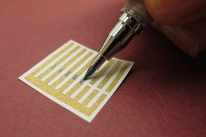 這種納米管鉛筆能將其在空氣中的感應情況描繪在紙上